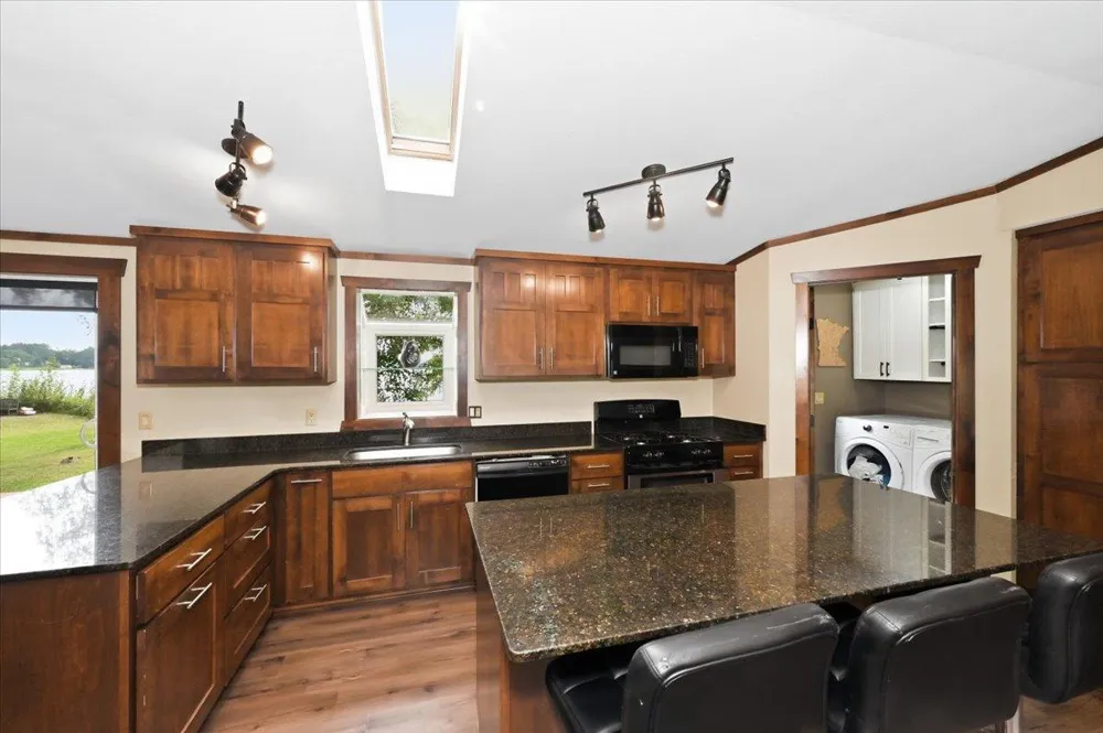 5226 E Lake Road Saginaw, MN 55779