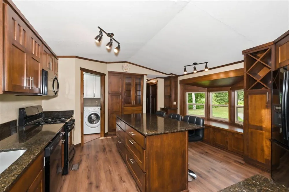 5226 E Lake Road Saginaw, MN 55779