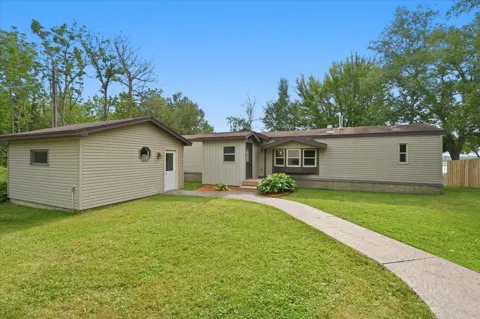 5226 E Lake Road
