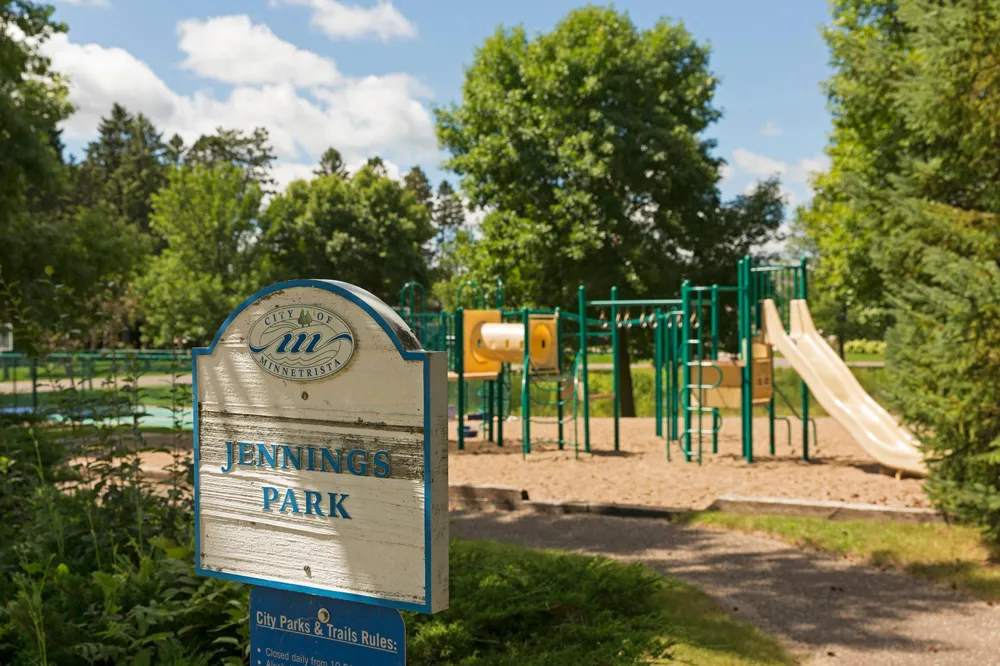 1015 W Cove Lane Minnetrista, MN 55364