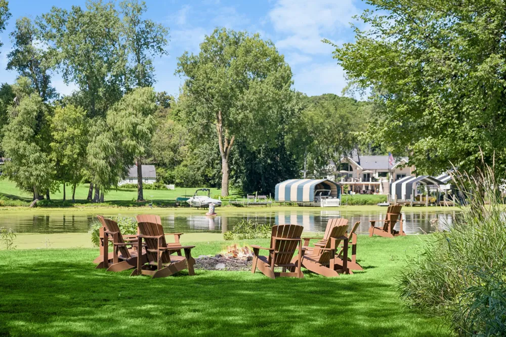 1015 W Cove Lane Minnetrista, MN 55364