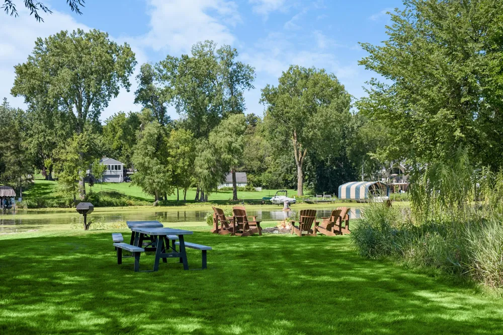 1015 W Cove Lane Minnetrista, MN 55364
