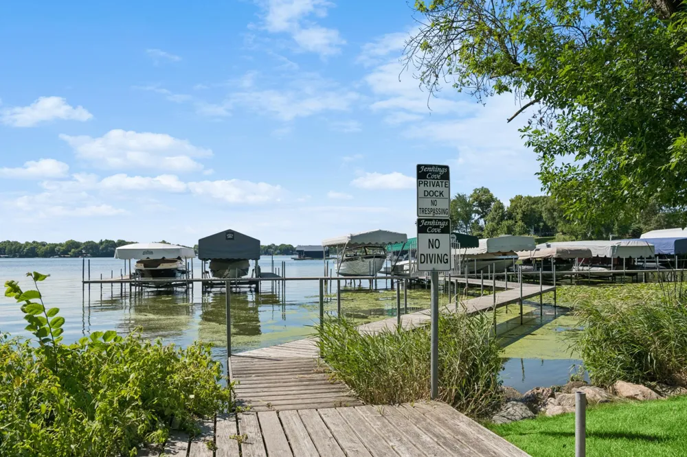 1015 W Cove Lane Minnetrista, MN 55364