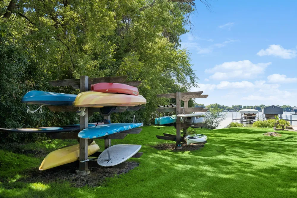 1015 W Cove Lane Minnetrista, MN 55364