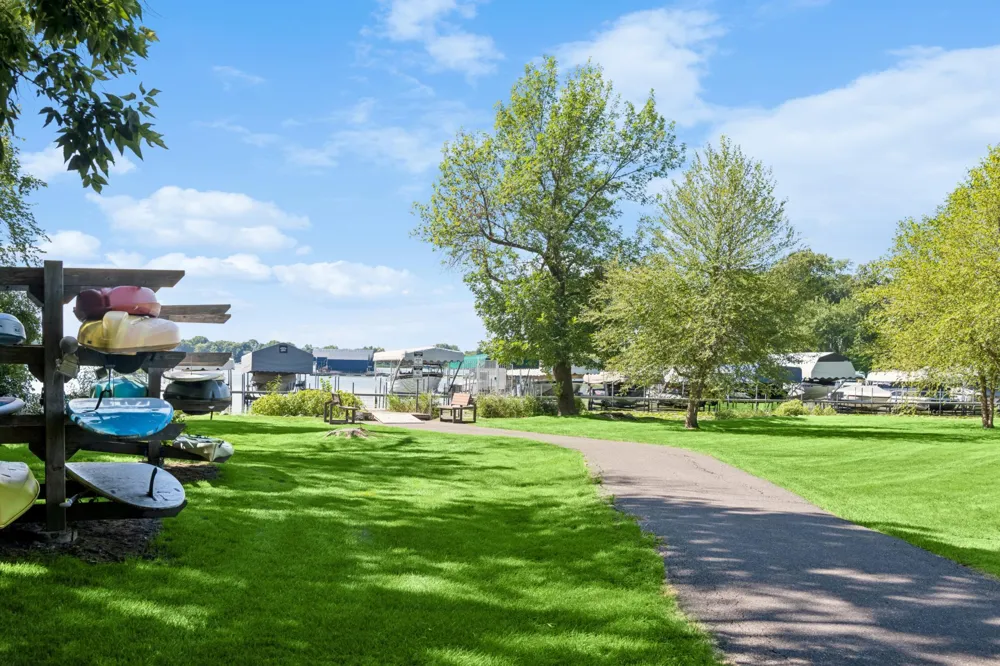 1015 W Cove Lane Minnetrista, MN 55364