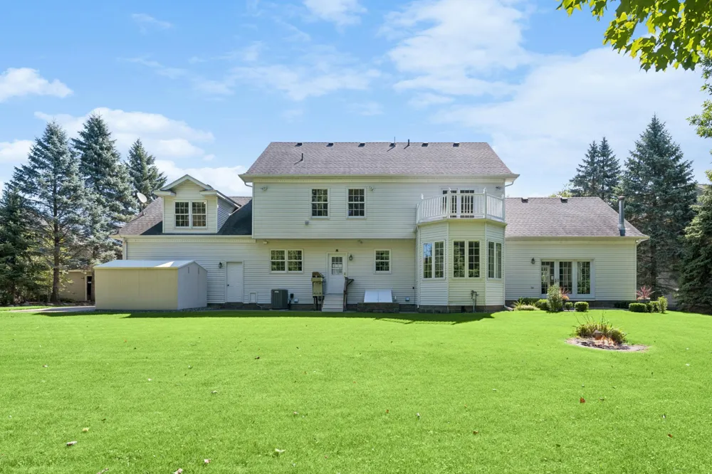 1015 W Cove Lane Minnetrista, MN 55364