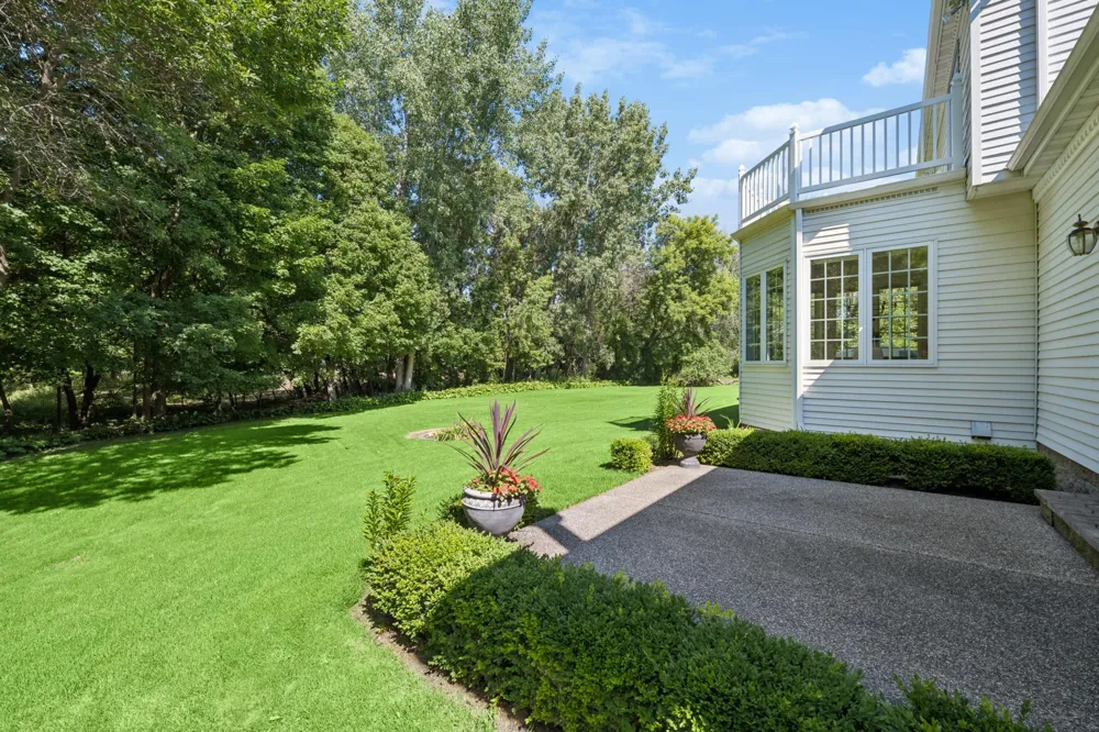 1015 W Cove Lane Minnetrista, MN 55364