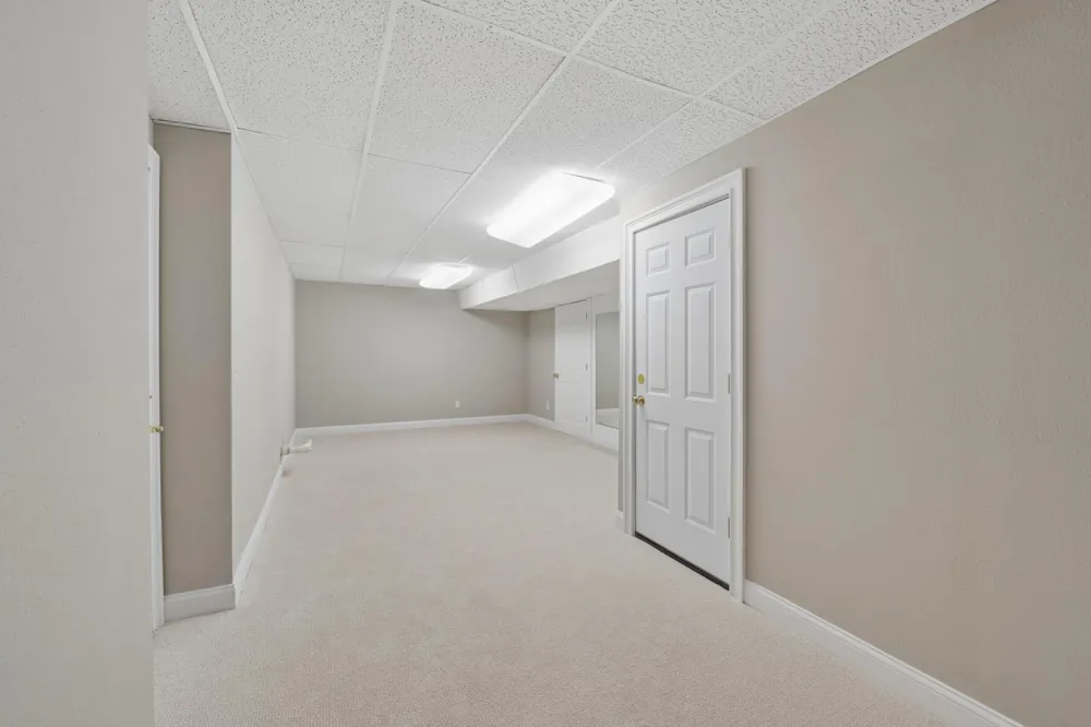 1015 W Cove Lane Minnetrista, MN 55364