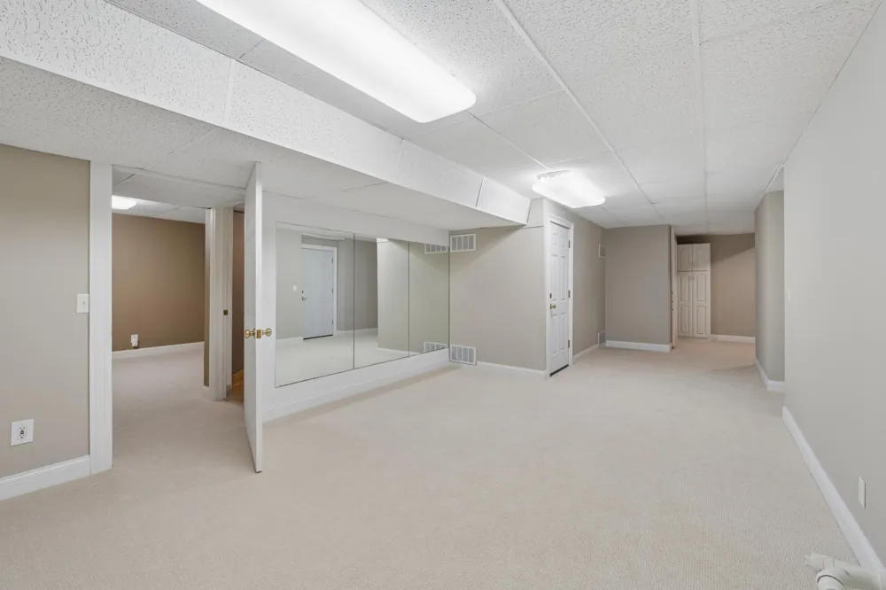 1015 W Cove Lane Minnetrista, MN 55364