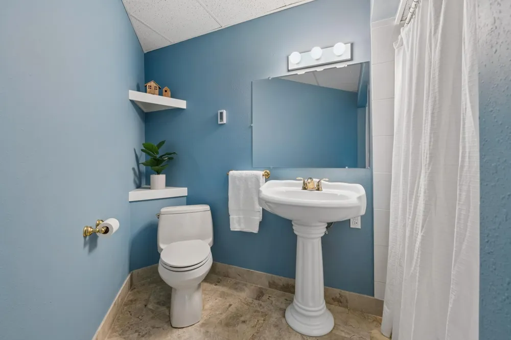 1015 W Cove Lane Minnetrista, MN 55364