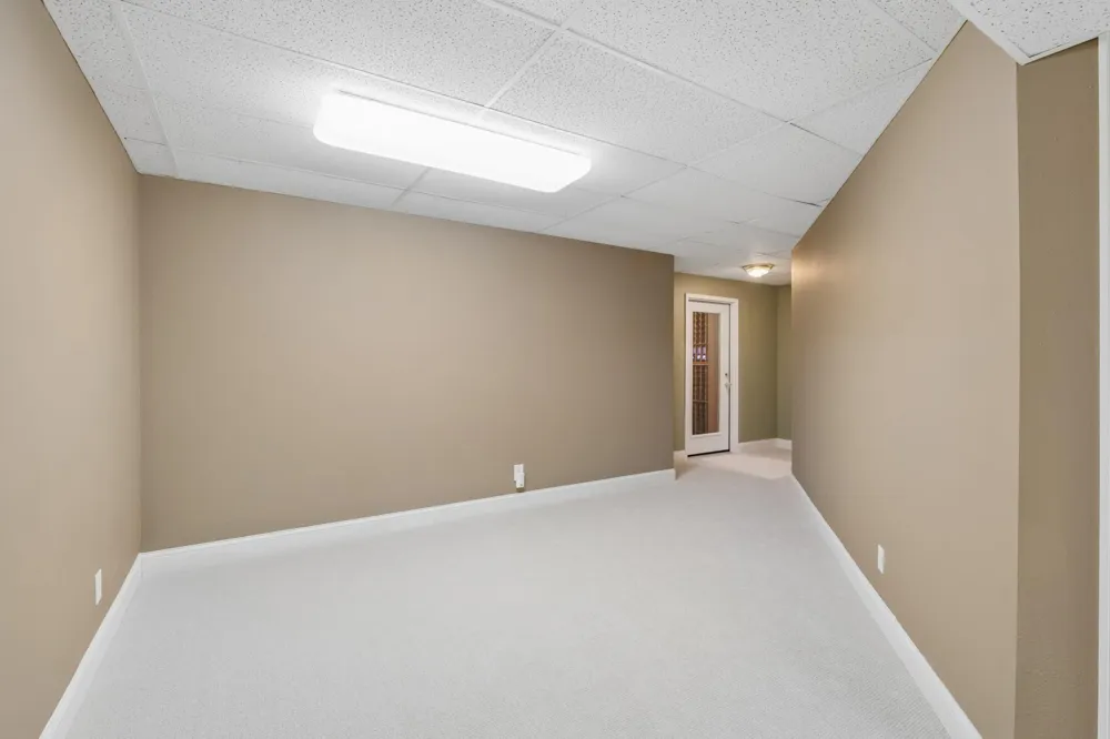 1015 W Cove Lane Minnetrista, MN 55364
