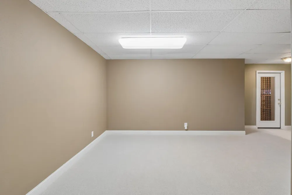 1015 W Cove Lane Minnetrista, MN 55364