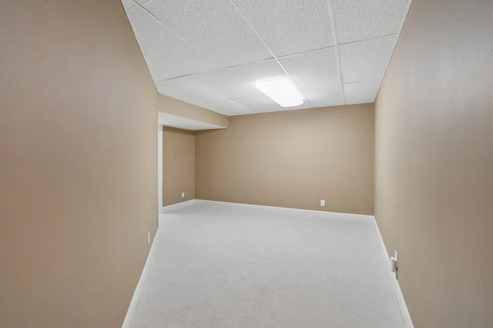 1015 W Cove Lane Minnetrista, MN 55364