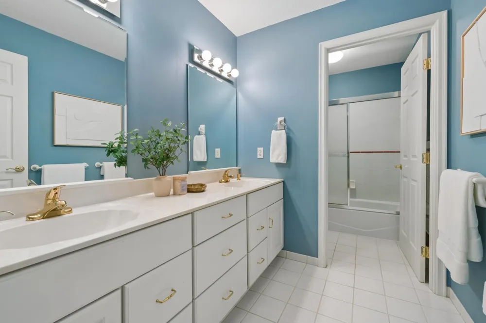1015 W Cove Lane Minnetrista, MN 55364