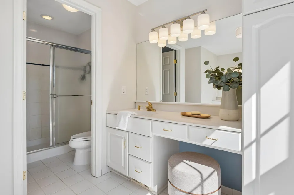 1015 W Cove Lane Minnetrista, MN 55364