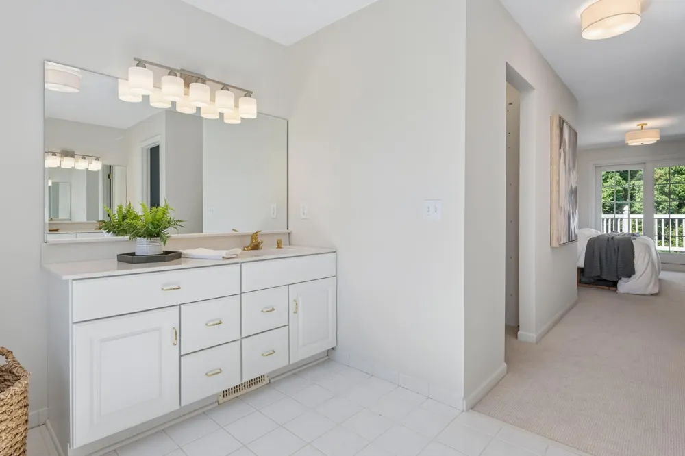 1015 W Cove Lane Minnetrista, MN 55364