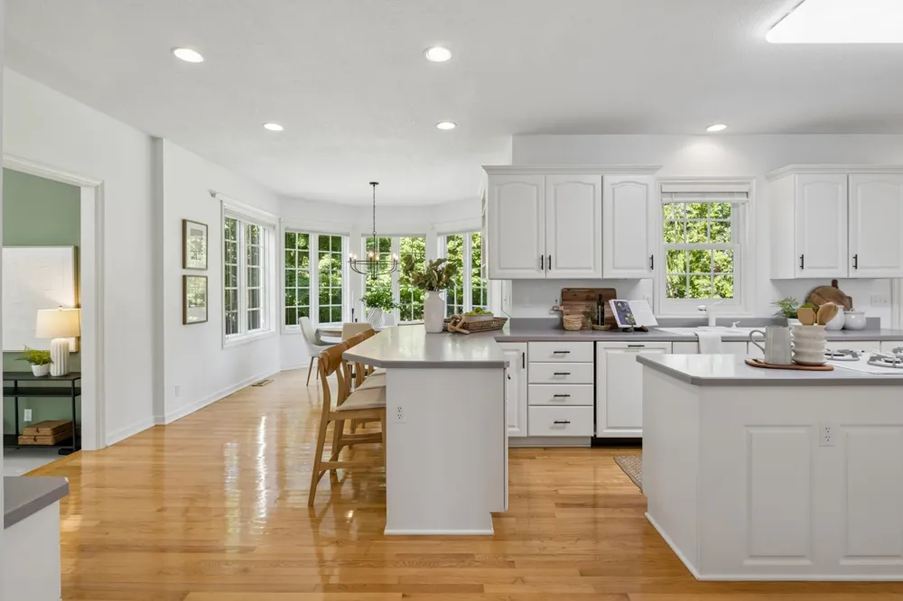 1015 W Cove Lane Minnetrista, MN 55364