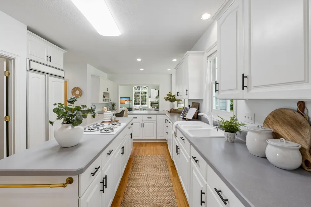 1015 W Cove Lane Minnetrista, MN 55364