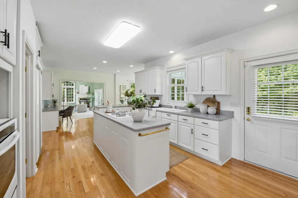 1015 W Cove Lane Minnetrista, MN 55364