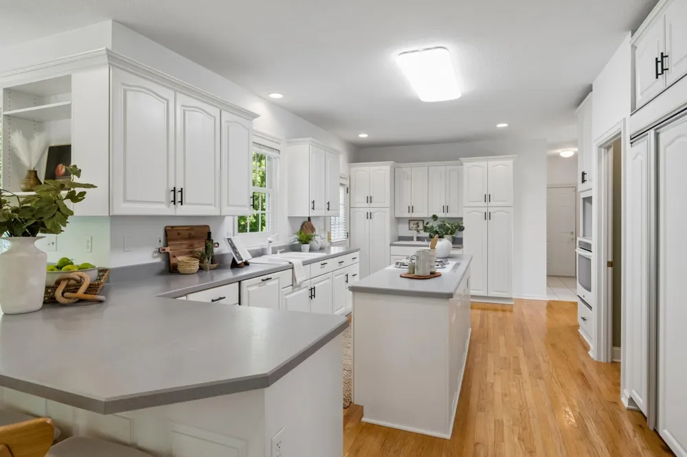 1015 W Cove Lane Minnetrista, MN 55364