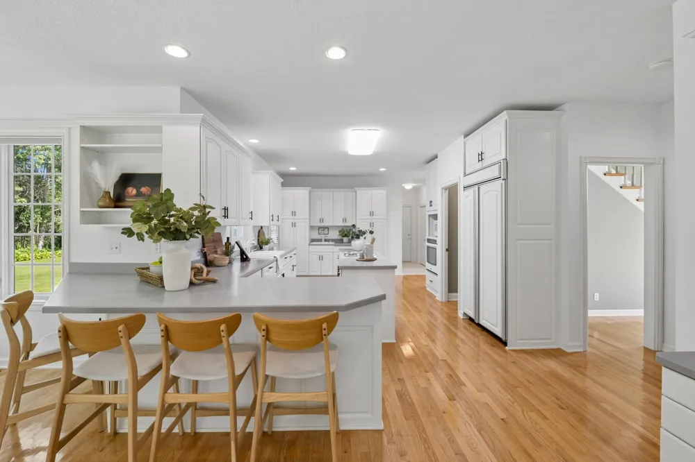 1015 W Cove Lane Minnetrista, MN 55364