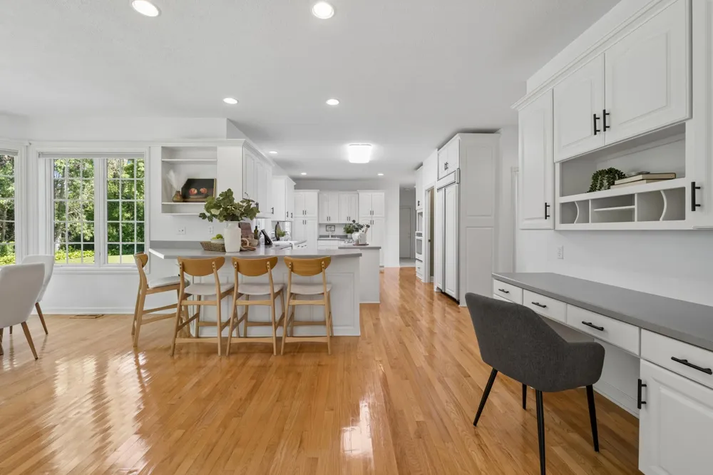 1015 W Cove Lane Minnetrista, MN 55364