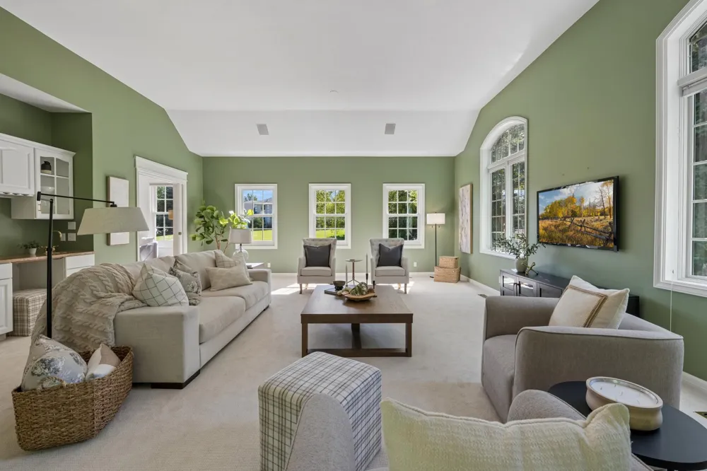 1015 W Cove Lane Minnetrista, MN 55364