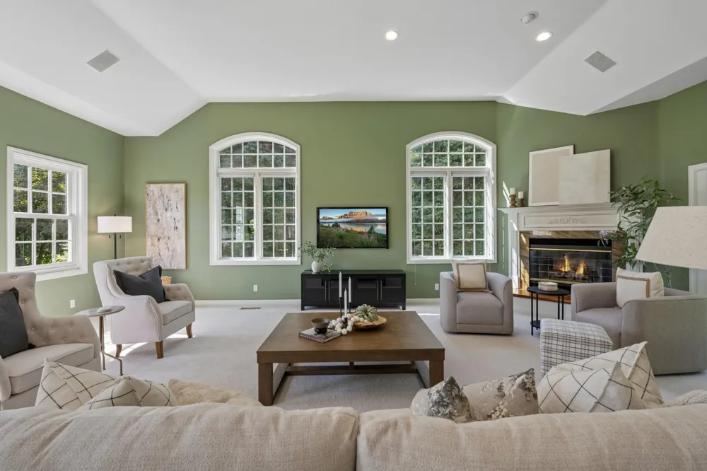 1015 W Cove Lane Minnetrista, MN 55364