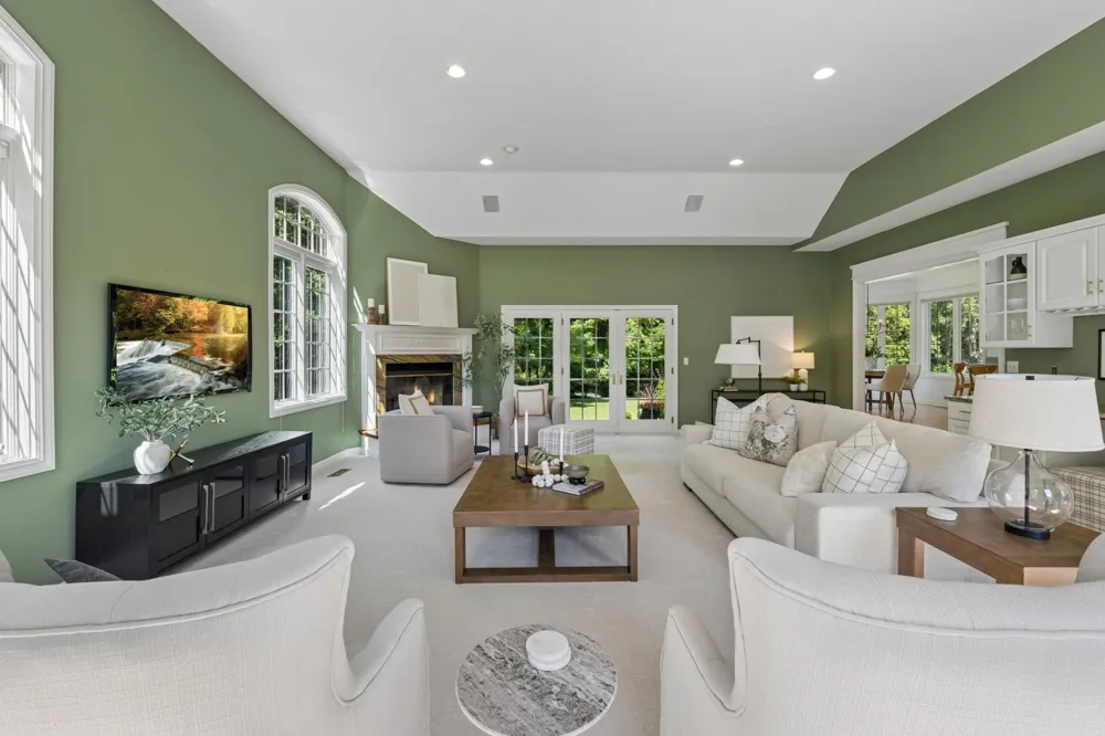 1015 W Cove Lane Minnetrista, MN 55364