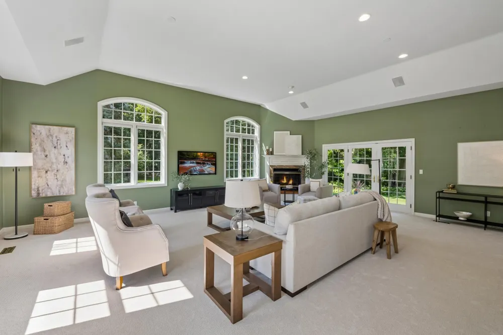 1015 W Cove Lane Minnetrista, MN 55364