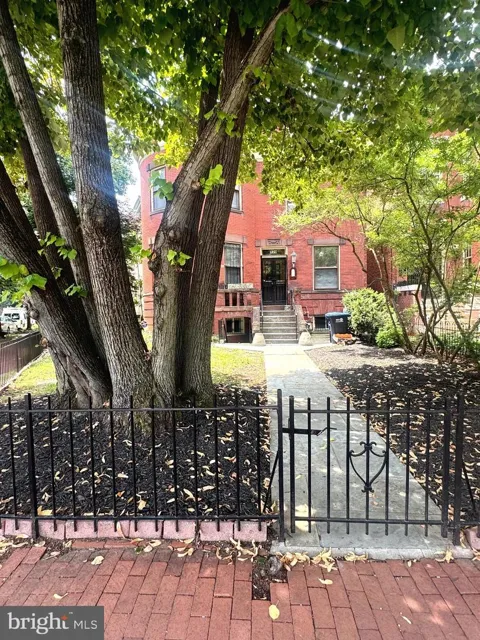 729 MASSACHUSETTS AVENUE NE