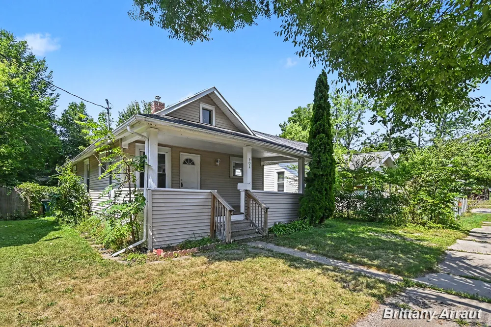 904 Riverview Avenue Lansing, MI 48915