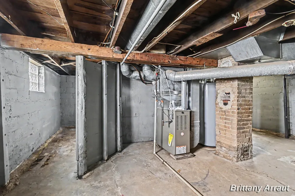 904 Riverview Avenue Lansing, MI 48915