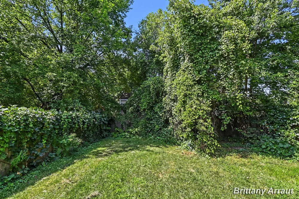 904 Riverview Avenue Lansing, MI 48915