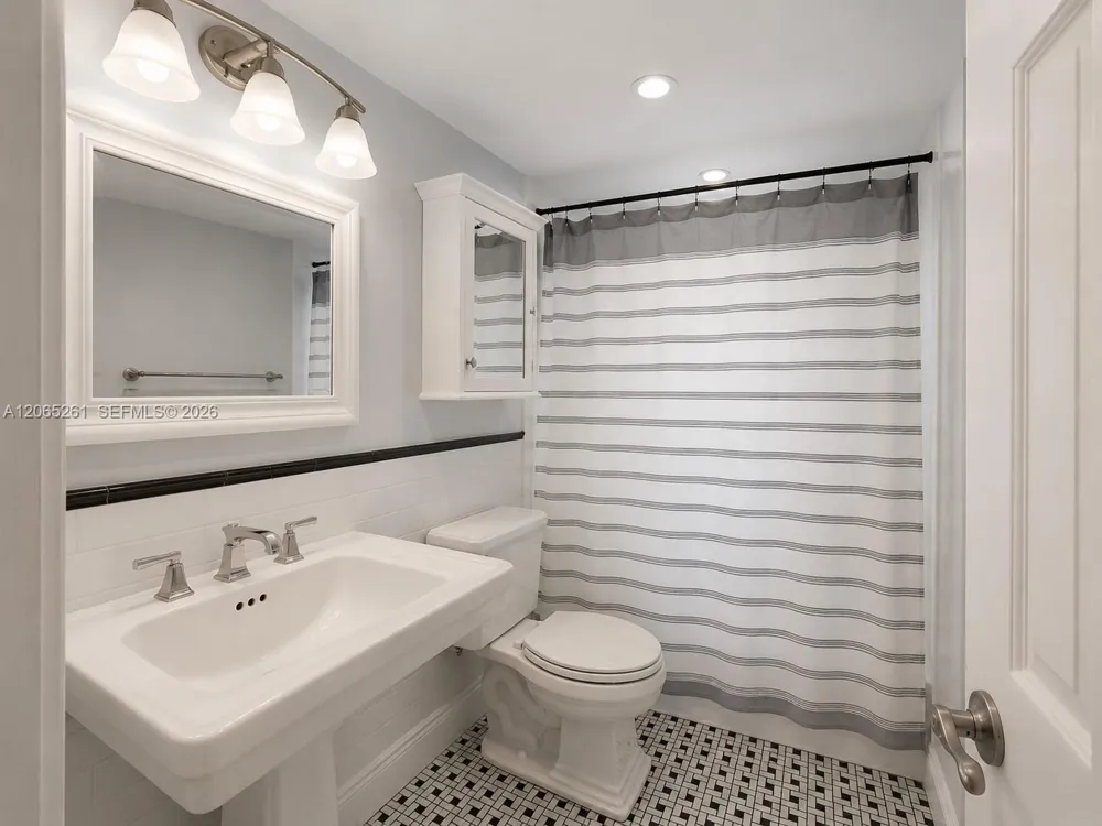 3601 NE 170th St #605 North Miami Beach, FL 33160
