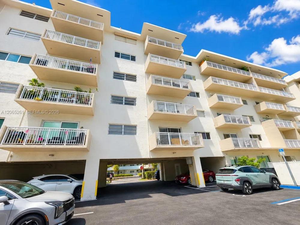 3601 NE 170th St #605 North Miami Beach, FL 33160