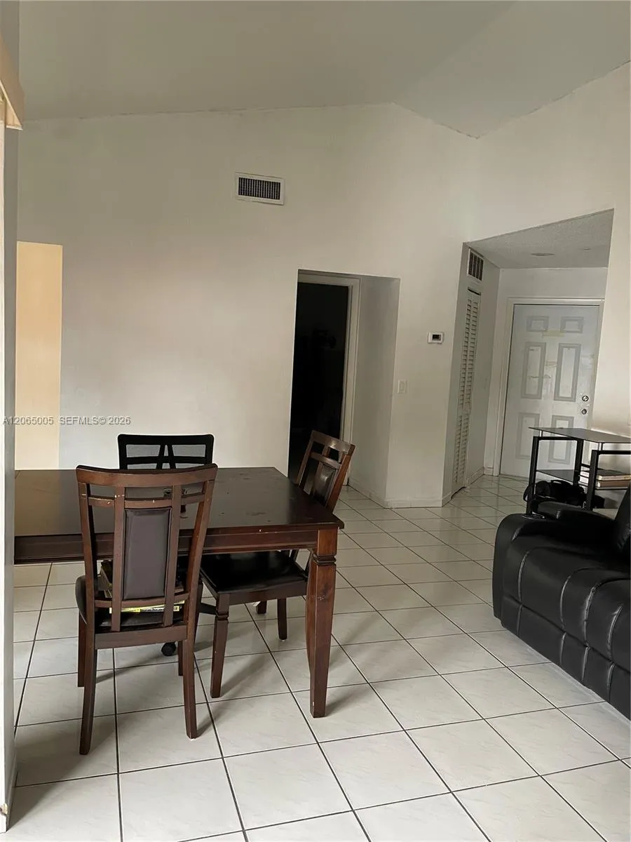 6547 NW 170th Ter Hialeah, FL 33015
