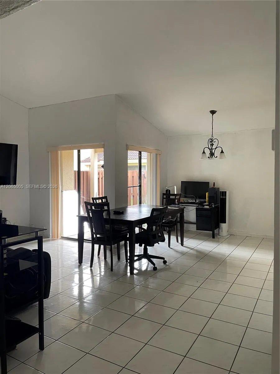 6547 NW 170th Ter Hialeah, FL 33015