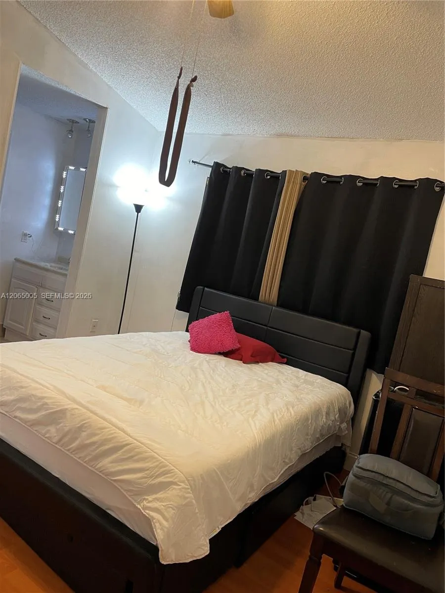 6547 NW 170th Ter Hialeah, FL 33015
