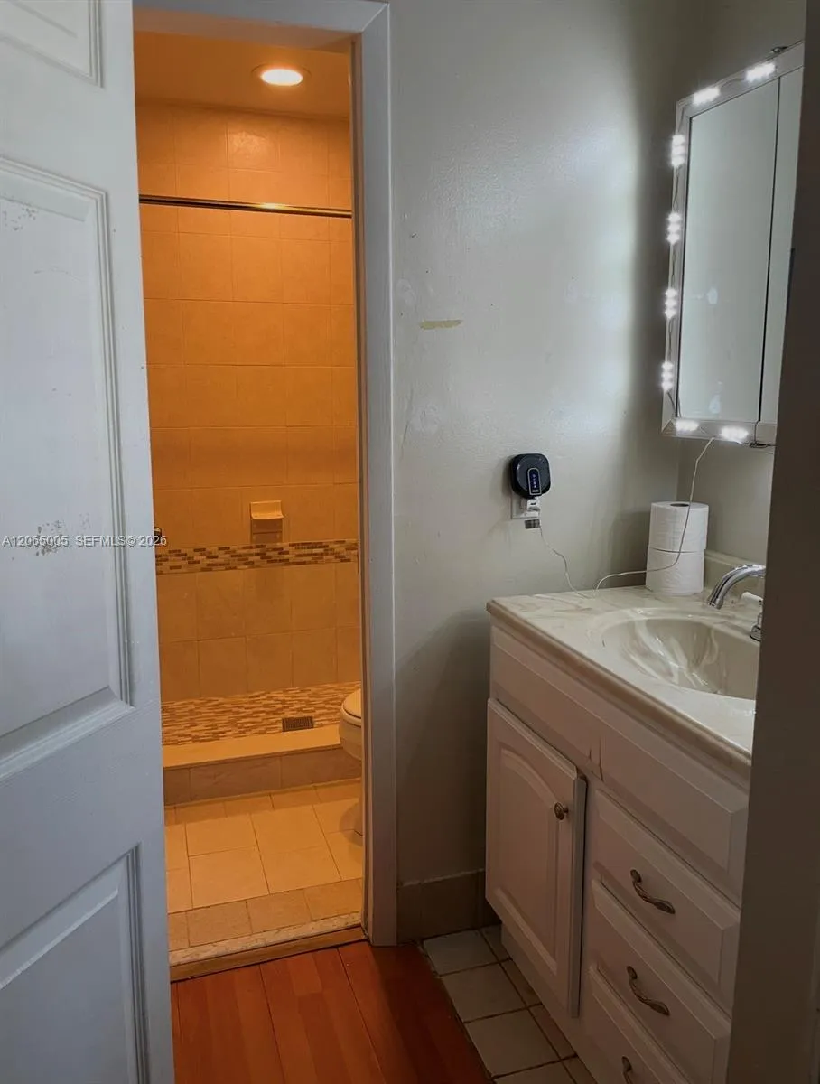 6547 NW 170th Ter Hialeah, FL 33015