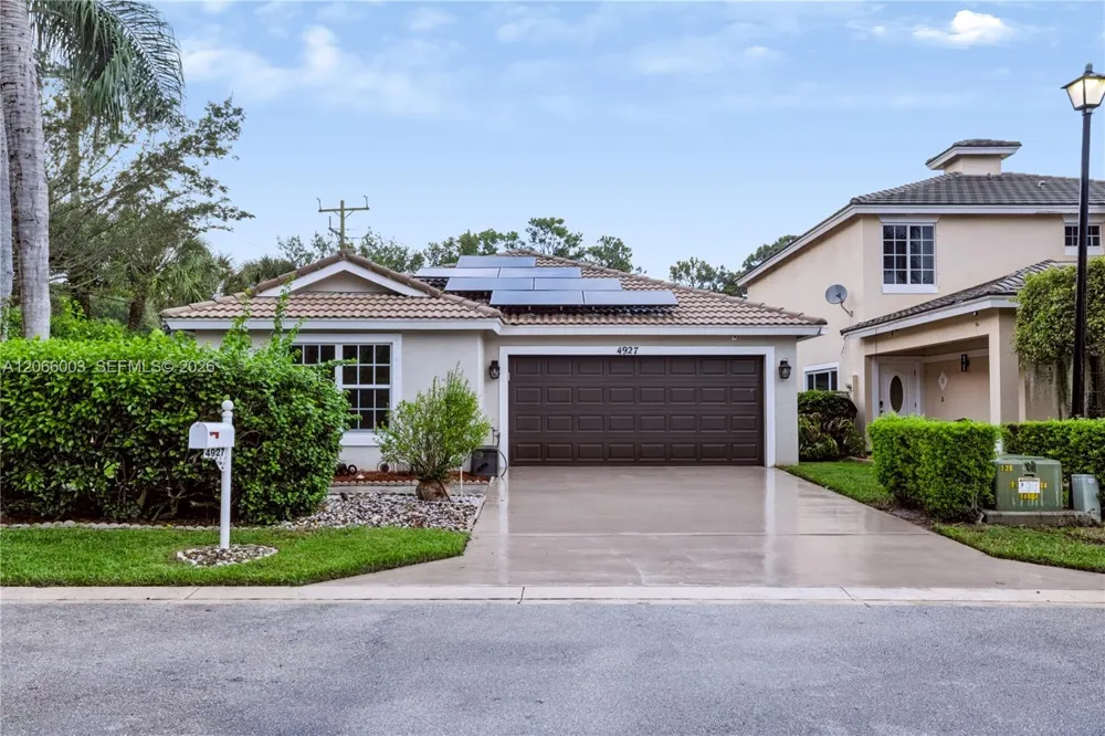 4927 Lombard Pass Dr Lake Worth, FL 33463