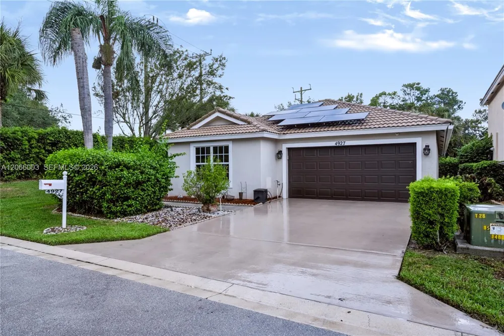4927 Lombard Pass Dr Lake Worth, FL 33463