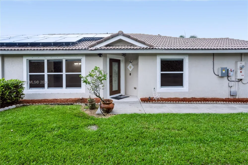 4927 Lombard Pass Dr Lake Worth, FL 33463