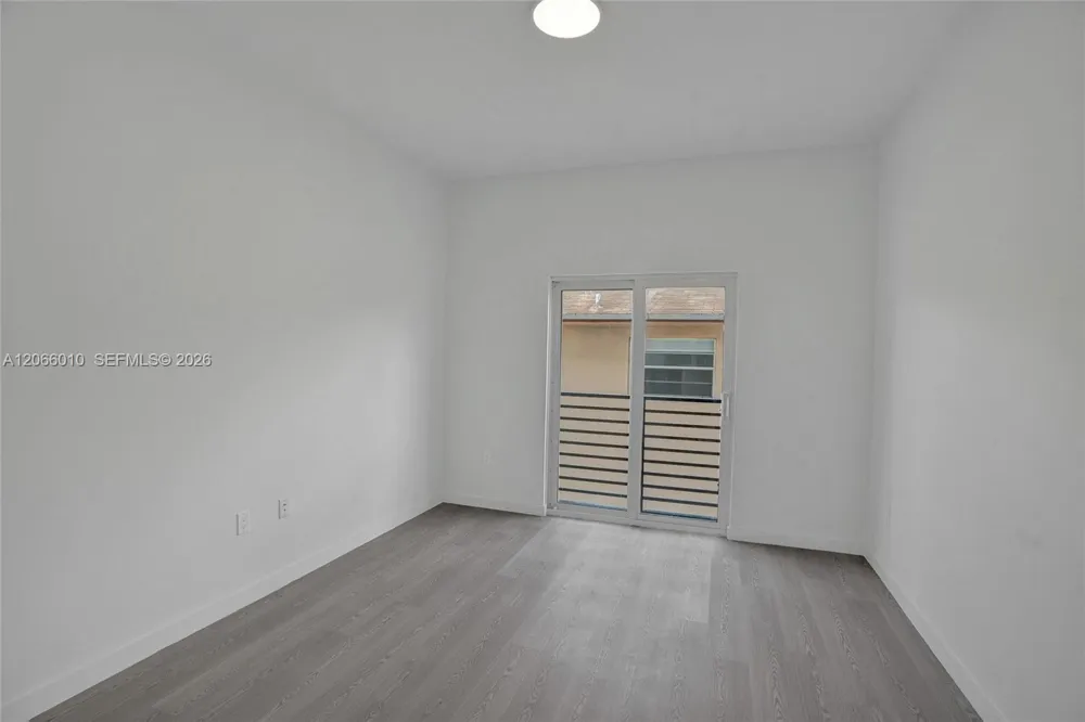1567 NW 1st St #10 Miami, FL 33125