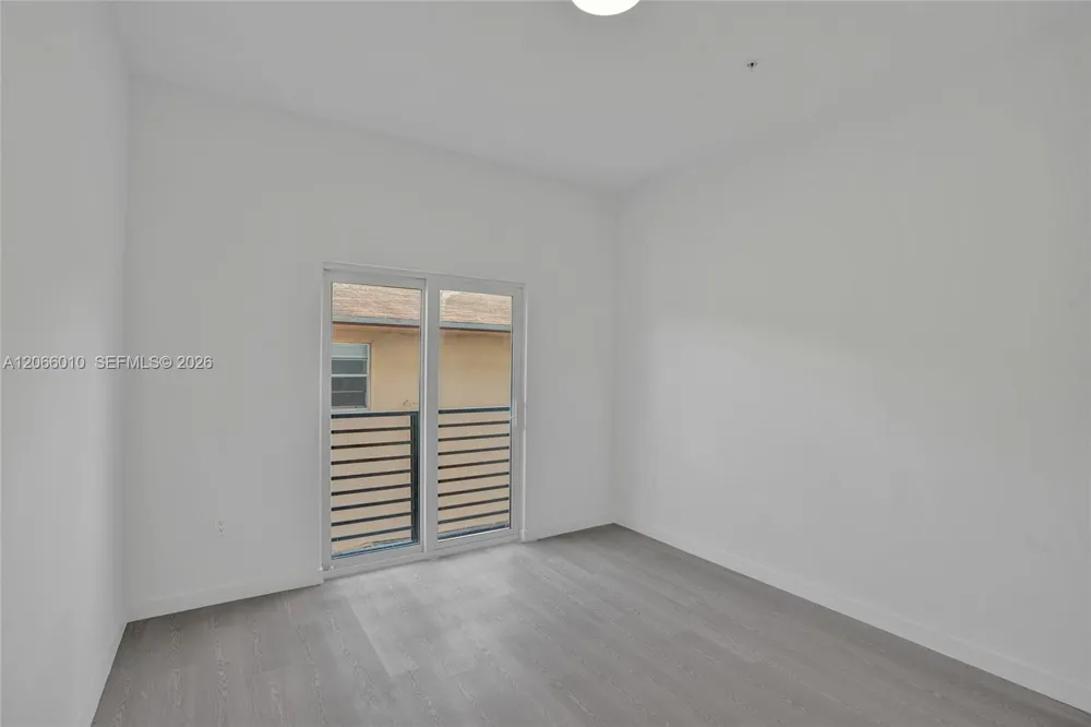 1567 NW 1st St #10 Miami, FL 33125