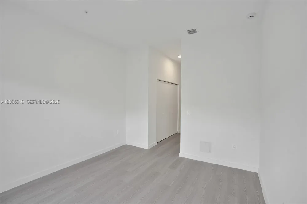 1567 NW 1st St #10 Miami, FL 33125