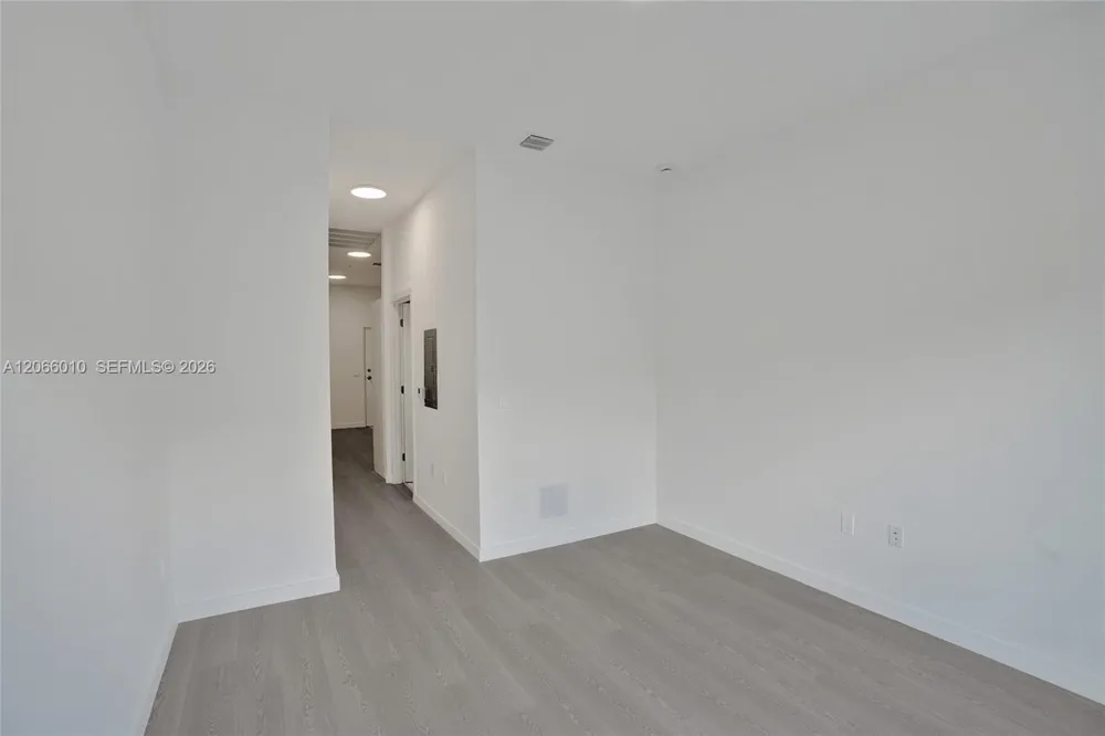 1567 NW 1st St #10 Miami, FL 33125