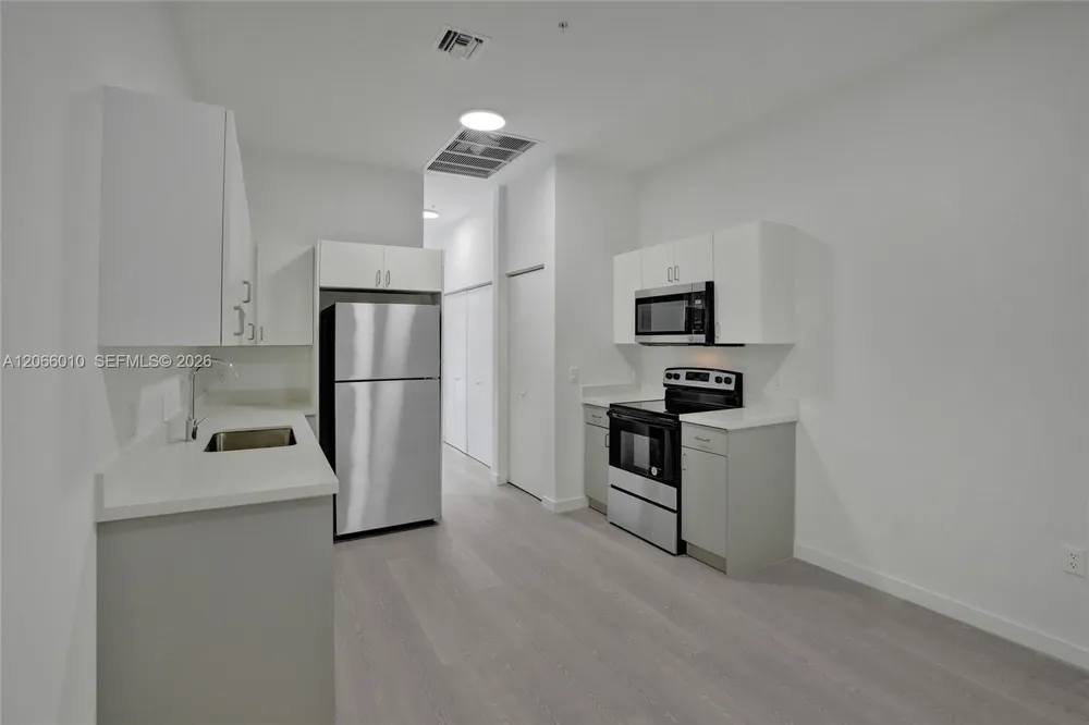 1567 NW 1st St #10 Miami, FL 33125