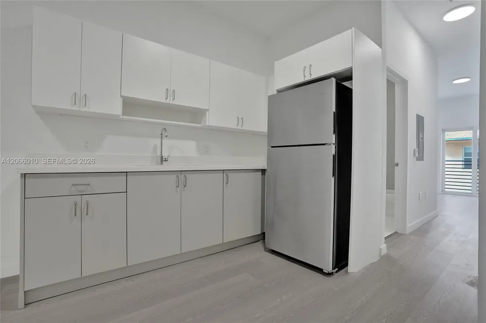 1567 NW 1st St #10 Miami, FL 33125