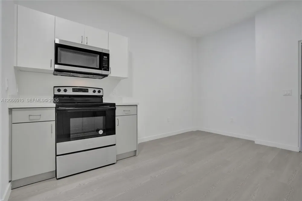 1567 NW 1st St #10 Miami, FL 33125